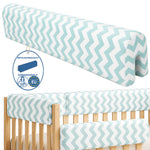 Bettkantenschutz 70 cm – Polsterung für Gitterbett & Bettkante – Baumwolle Türkis-Weiß Chevron