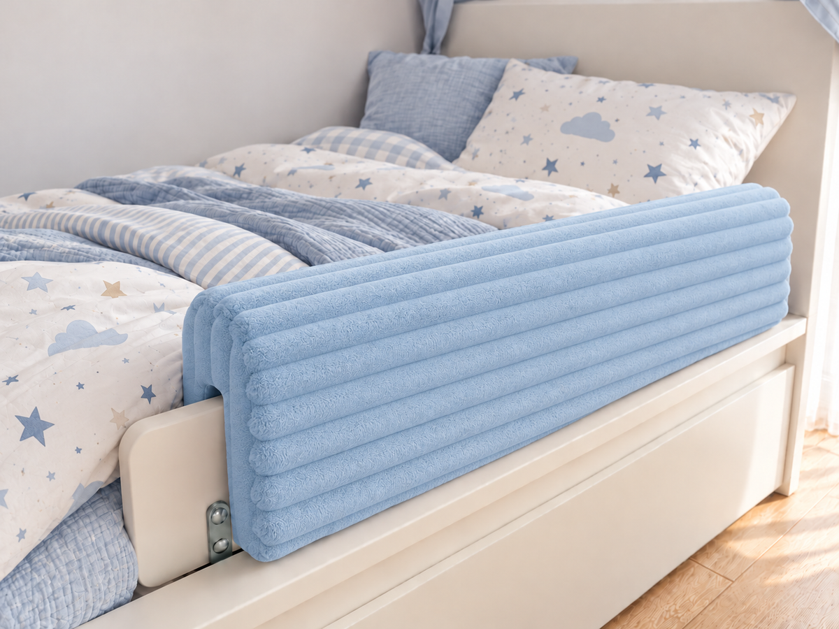Bettkantenschutz – Polsterung für Gitterbett & Bettkante – Blau Cord