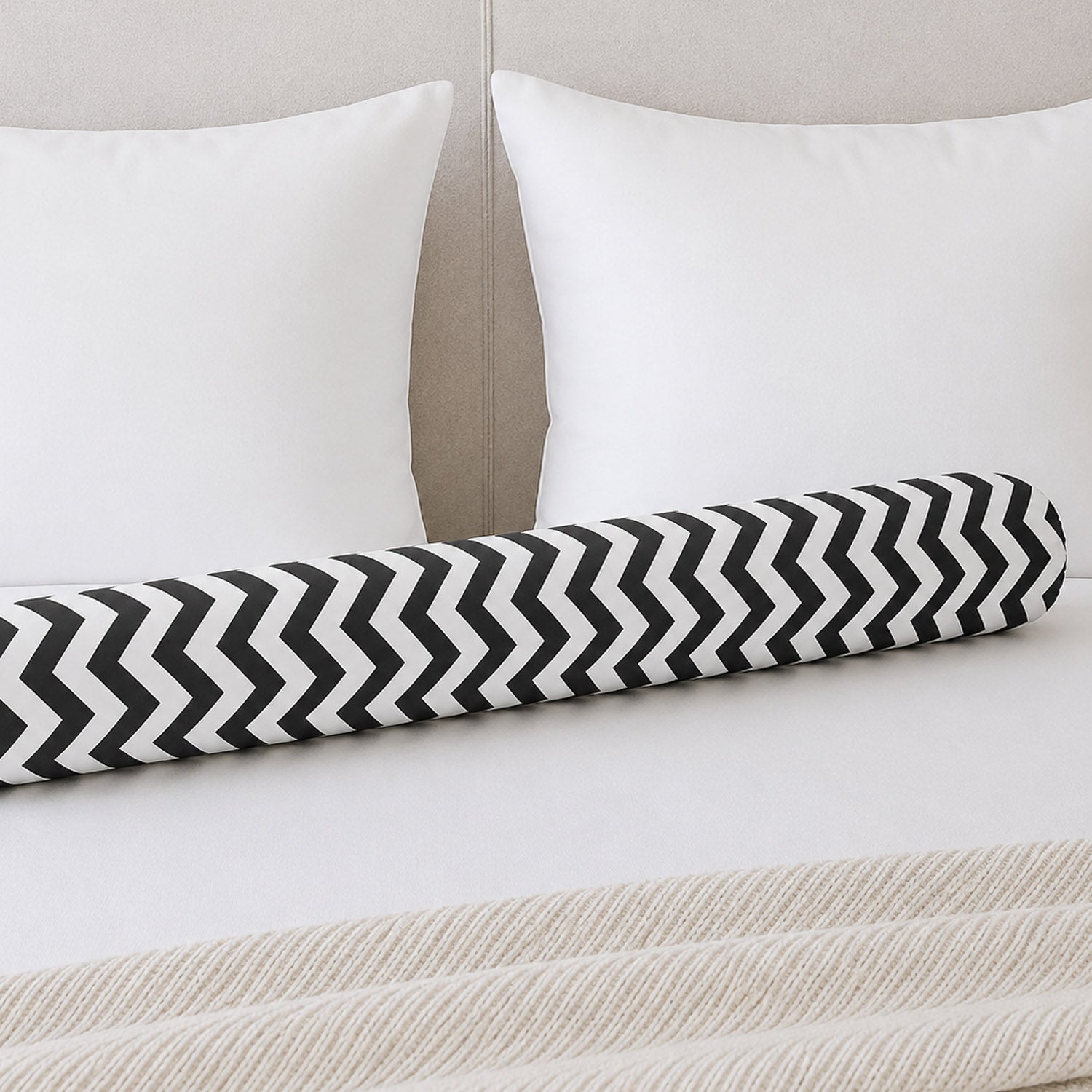 Bettschlange Kissen – Ideal als Stillkissen & Seitenschläferkissen - 150 cm - Weiß/Schwarz Chevron